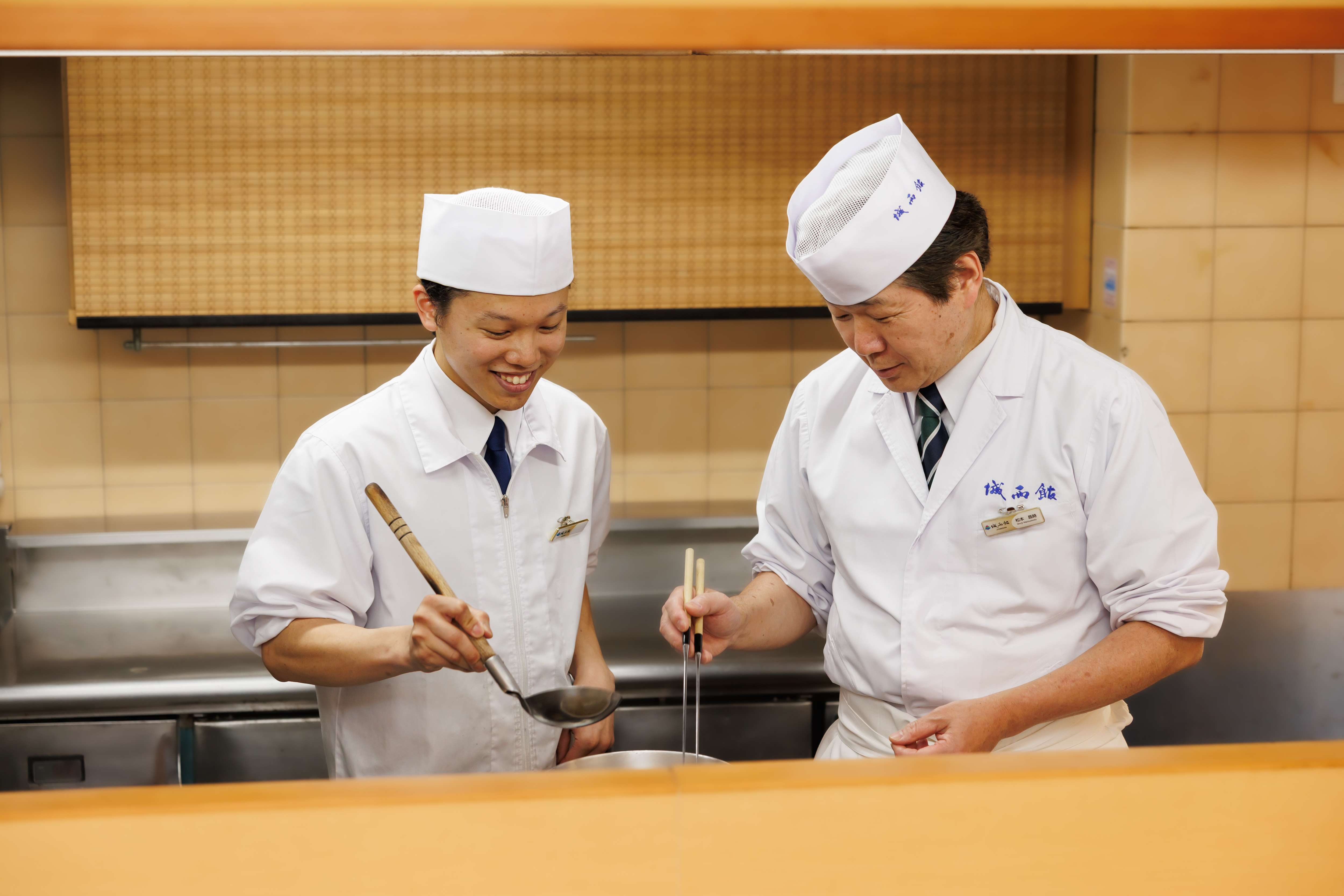 【料理人】経験を活かして料理長を目指せる和食の調理師◆育休取得率100%◆平均勤続年数10年以上◆人事評価制度あり